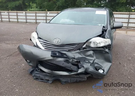 2013 Toyota Sienna Xle/Limited z USA, uszkodzony, nr VIN 5TDYK3DC1DS292246